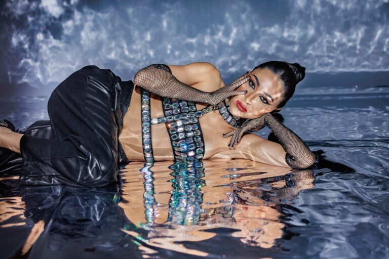 Taya Elle photographed by Kurtis Gibbs